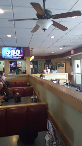 Pizza Restaurant «Round Table Pizza», reviews and photos, 16016 Meridian E, Puyallup, WA 98375, USA