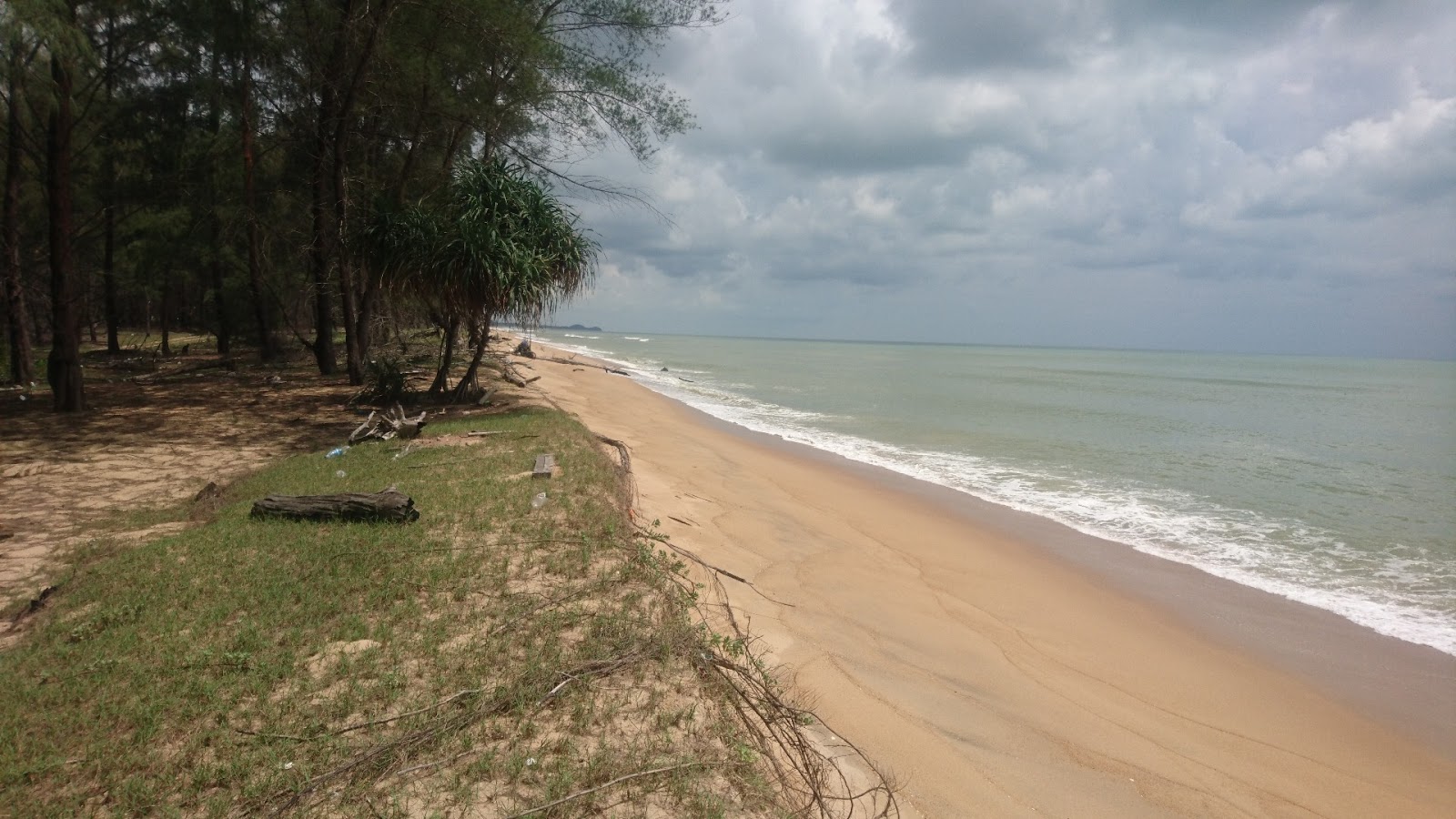 Foto de Nenasi Beach com água turquesa superfície