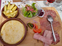 Raclette du Restaurant français Restaurant les Quatre Vallées à Mouxy - n°6