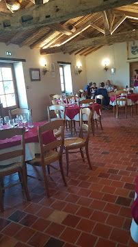 Atmosphère du Restaurant français Restaurant La Mère Elotine à Sainte-Gemme-la-Plaine - n°15