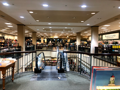 Book Store «Barnes & Noble», reviews and photos, 5701 Sunset Dr #196, South Miami, FL 33143, USA