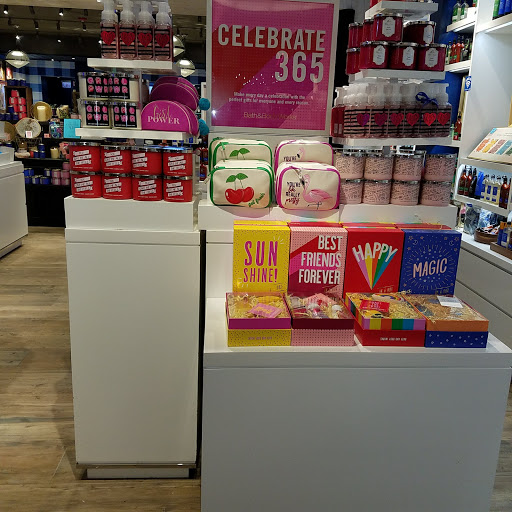 Shopping Mall «Ford City Mall», reviews and photos, 7601 S Cicero Ave, Chicago, IL 60652, USA