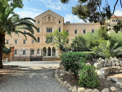Escola Pia de Vilanova i la Geltrú Rambla de Salvador Samà, 114-116, 08800 Vilanova i la Geltrú, Barcelona, España