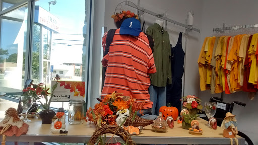 Thrift Store «Goodwill Warwick Retail Store», reviews and photos, 11061 Warwick Blvd, Newport News, VA 23601, USA