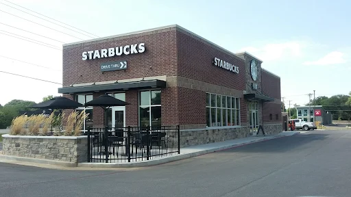 Brentwood Contra Costa County street shopping center with family