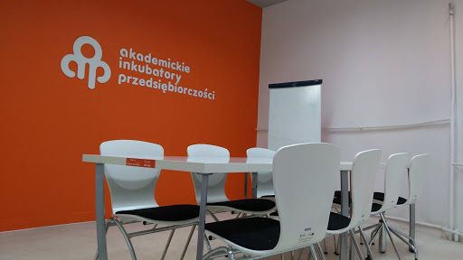 Language Empire - Szkolenia językowe dla firm Business English wystąpienia publiczne Warszawa
