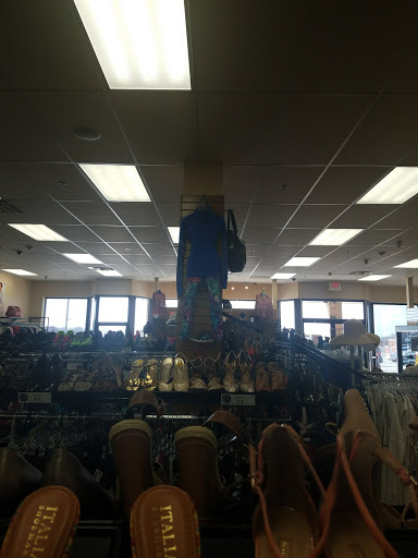 Used Clothing Store «Clothes Mentor», reviews and photos, 564 Howe Ave, Cuyahoga Falls, OH 44221, USA