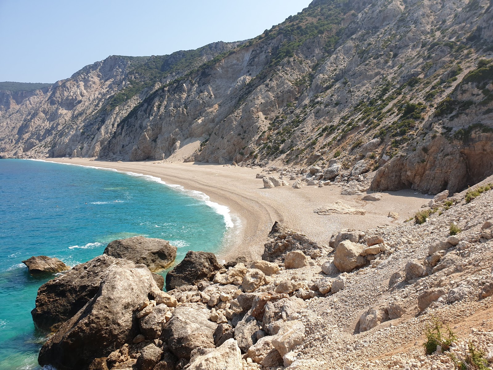 Foto von Platia Ammos mit beiger kiesel Oberfläche