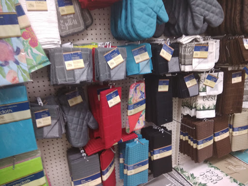 Dollar Store «Dollar Tree», reviews and photos, 12533 Olive Blvd, Creve Coeur, MO 63141, USA