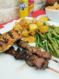 Plats et boissons du Restaurant halal Aux Bonnes Grillades à Saint-Denis - n°5