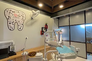 Tooth studio image