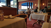Atmosphère du Restaurant de fruits de mer Restaurant Café de Paris à Cherbourg-en-Cotentin - n°1