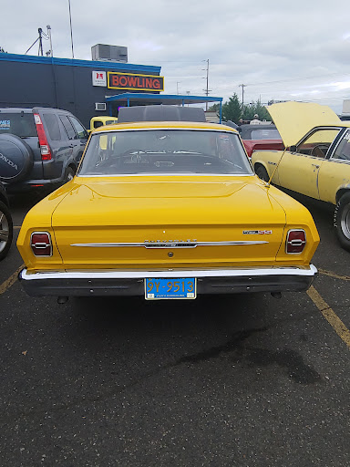 Bowling Alley «Oregon Trail Lanes», reviews and photos, 735 S Columbia River Hwy, St Helens, OR 97051, USA