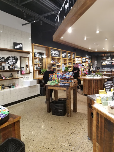 Cosmetics Store «LUSH», reviews and photos, 4999 Old Orchard Shopping Center K23, Skokie, IL 60077, USA