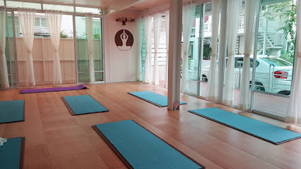 Varshar Yoga and Stretching Studio (โยคะพระราม8)
