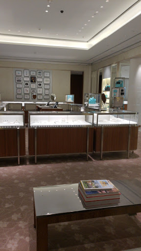 Jewelry Store «Tiffany & Co.», reviews and photos, 1 Garden State Plaza Blvd, Paramus, NJ 07652, USA
