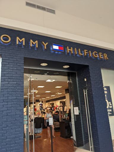 Shopping Mall «Fashion Outlets of Chicago», reviews and photos, 5220 Fashion Outlets Way, Rosemont, IL 60018, USA