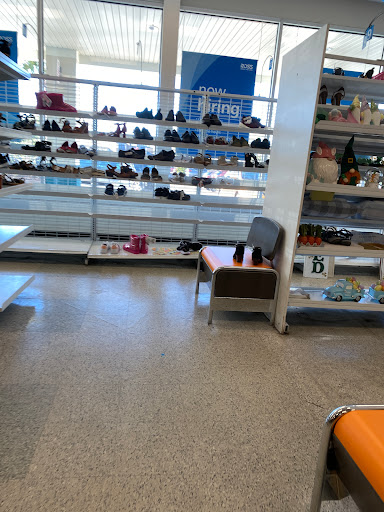 Clothing Store «Ross Dress for Less», reviews and photos, 8464 W Hillsborough Ave, Tampa, FL 33615, USA