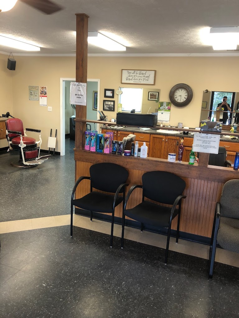 Tom's Place Barber Shop 29620
