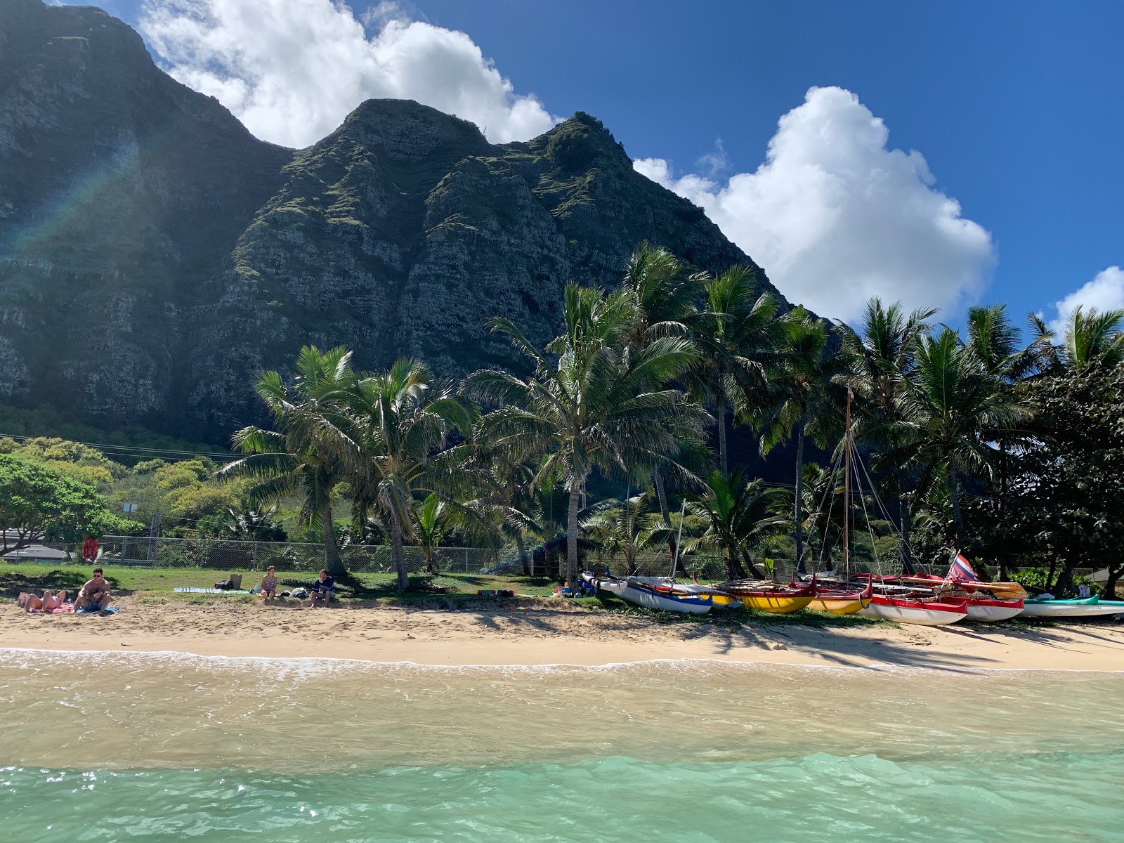 Kaiona Beach'in fotoğrafı uçurumlarla desteklenmiş