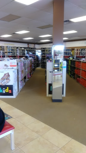 Shoe Store «Famous Footwear», reviews and photos, 4073 Richmond Rd, Warrensville Heights, OH 44122, USA