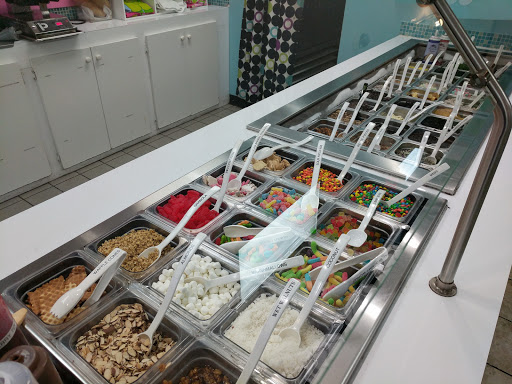 Frozen Yogurt Shop «sweetFrog Premium Frozen Yogurt», reviews and photos, 10040 Sliding Hill Rd, Ashland, VA 23005, USA