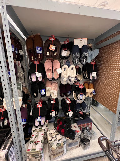 Home Goods Store «Tuesday Morning», reviews and photos, 1615 Sun City Center Plaza, Sun City Center, FL 33573, USA