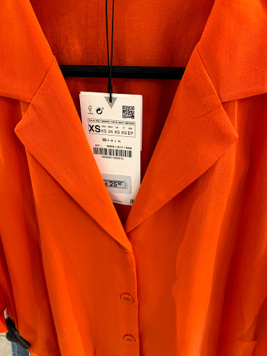 Stores to buy women's zipper sweatshirts Frankfurt