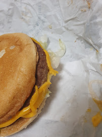 Cheeseburger du Restauration rapide McDonald's Wagram à Paris - n°7