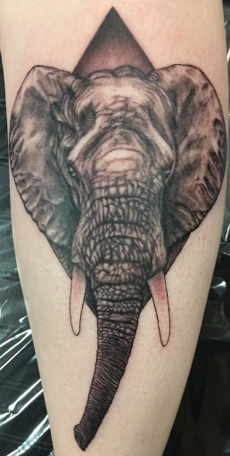 Tattoo Shop «A Thin Line Tattoo», reviews and photos, 9 E Wilson St, Batavia, IL 60510, USA