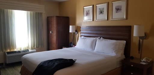 Holiday Inn Express & Suites San Diego-Escondido image