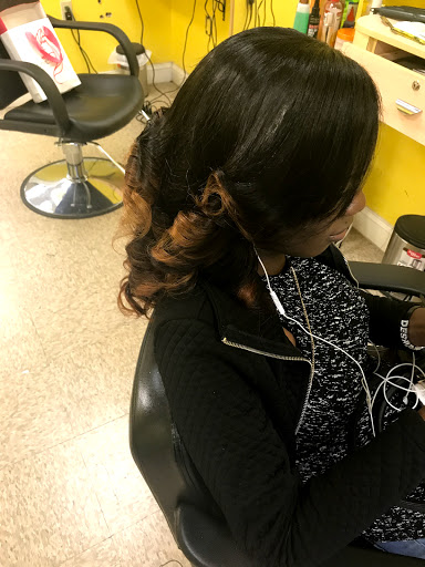 Beauty Salon «New Image Dominican Hair Salon», reviews and photos, 143 W Main St, Norristown, PA 19401, USA