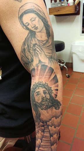 Tattoo Shop «Untouchable Ink», reviews and photos, 204 S Spring Garden Ave, DeLand, FL 32720, USA