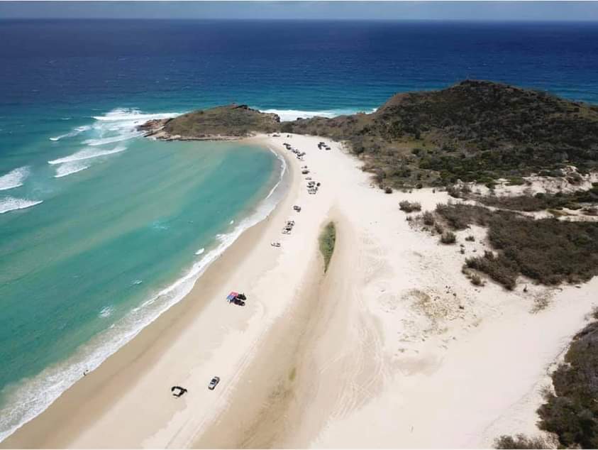 Photo de Orchid Beach avec sable fin et lumineux de surface