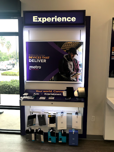 Cell Phone Store «MetroPCS Corporate Store», reviews and photos, 5660 Van Buren Boulevard, Riverside, CA 92503, USA