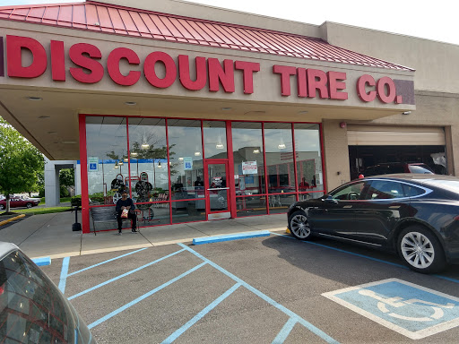Tire Shop «Discount Tire Store - Indianapolis, IN», reviews and photos, 8302 N Michigan Rd, Indianapolis, IN 46268, USA