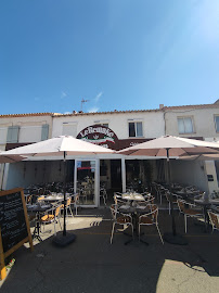 Atmosphère du Restaurant italien Restaurant Le Remake à Saintes-Maries-de-la-Mer - n°4