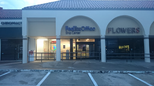 Shipping and Mailing Service «FedEx Office Ship Center», reviews and photos, 5455 N MacArthur Blvd, Irving, TX 75038, USA