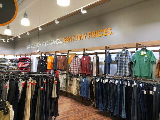 Outdoor Sports Store «Sierra Trading Post», reviews and photos, 95 Danada Square East, Wheaton, IL 60189, USA