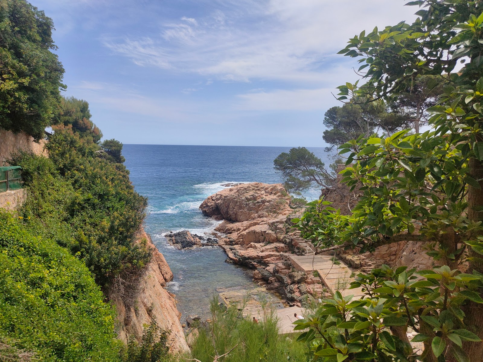 Foto di Cala n'Estasia con una superficie del terreno roccioso
