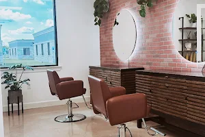 NY Dominican Beauty Salon (renamed as Round Brush Dominican Salon) image