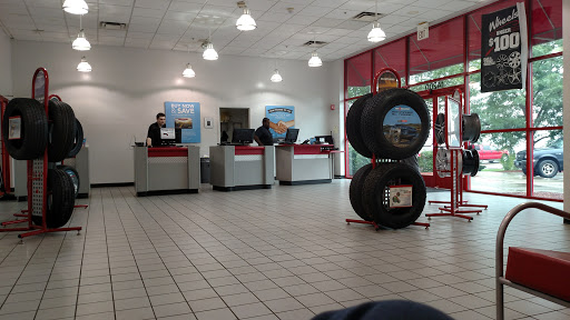 Tire Shop «Discount Tire Store - Burnsville, MN», reviews and photos, 14200 Morgan Ave S, Burnsville, MN 55306, USA