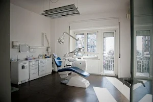 Studio Odontoiatrico Prof. Dottor Gaetano Pisano - Implantologia dentale - Invisalign- Dentista image