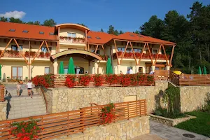Szalajka Liget Hotel and Apartment image