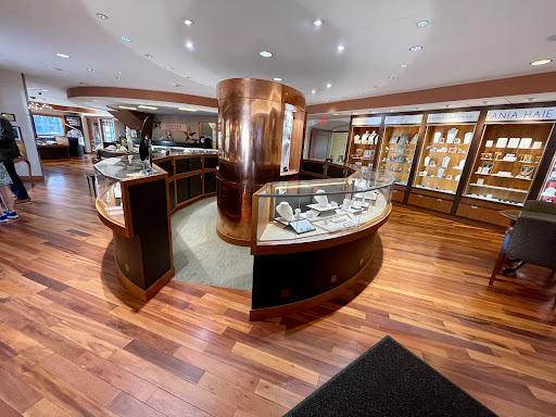 Jewelry Store «Graham Jewelers», reviews and photos, 800 Lake St E, Wayzata, MN 55391, USA