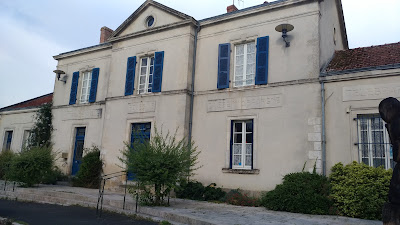 The Old Town Hall. (L'ancien hôtel de ville) à Foussais-Payré