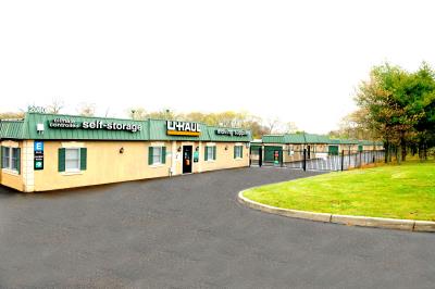 Truck Rental Agency «U-Haul Moving & Storage of Riverhead Ny», reviews and photos, 2080 River Rd, Calverton, NY 11933, USA