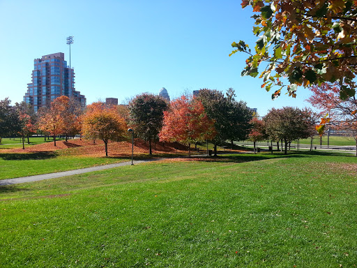 Park «Louisville Waterfront Park (Great Lawn, Harbor Lawn, Festival Plaza)», reviews and photos, 231 Witherspoon St, Louisville, KY 40202, USA