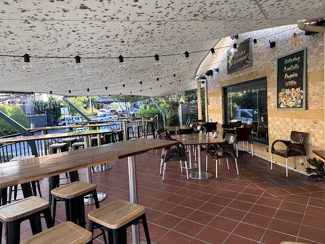 DDet Cafe Thai Restaurant