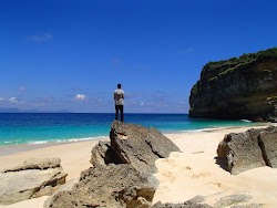 Foto von Tanjung Porok Beach mit sehr sauber Sauberkeitsgrad